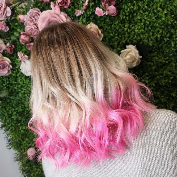 blonde Haare mit rosa Spitzen Pink Dip Dye.jpg