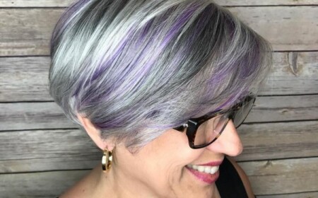 graue Haare mit lila Strähnen Haartrends 2021