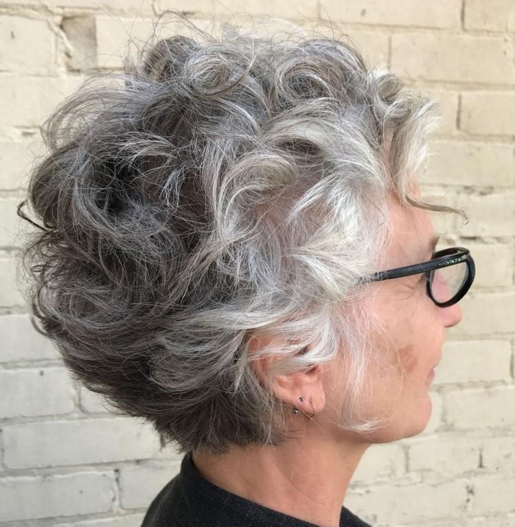 graue Haare rauswachsen lassen Kurzhaarfrisuren für graue Haare