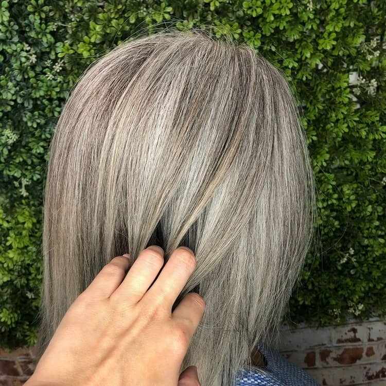 graue haare aschblonde strähnen