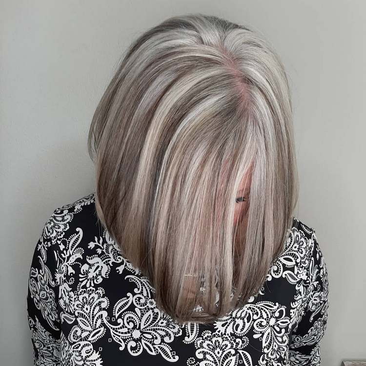 graue haare mit blonden strähnchen kaschieren bob frisur
