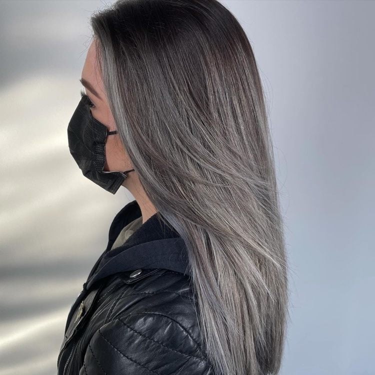 graue strähnchen braune haare