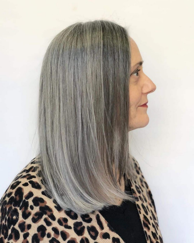 halblang Frisuren graue Haare mittellang Haarschnitte für Frauen ab 50