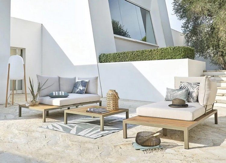 moderne Gartensitzgruppe aus Holz modulares System aus zwei Tagesbetten mit Polyester Polsterung und Kaffeetisch