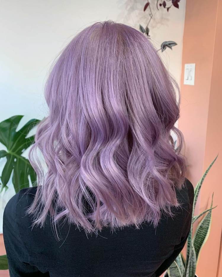 Haarfarbe dunkel lila Haarfärbung