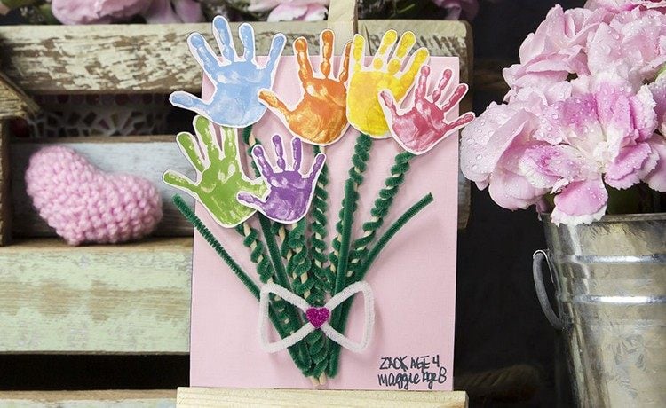 3D Blumenstrauß aus Handabdrücken für die Karte zum Muttertag