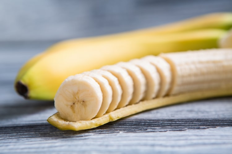 Bananen und andere kaliumreiche Lebensmittel regulieren die Körperflüssigkeit und wirken krampflösend
