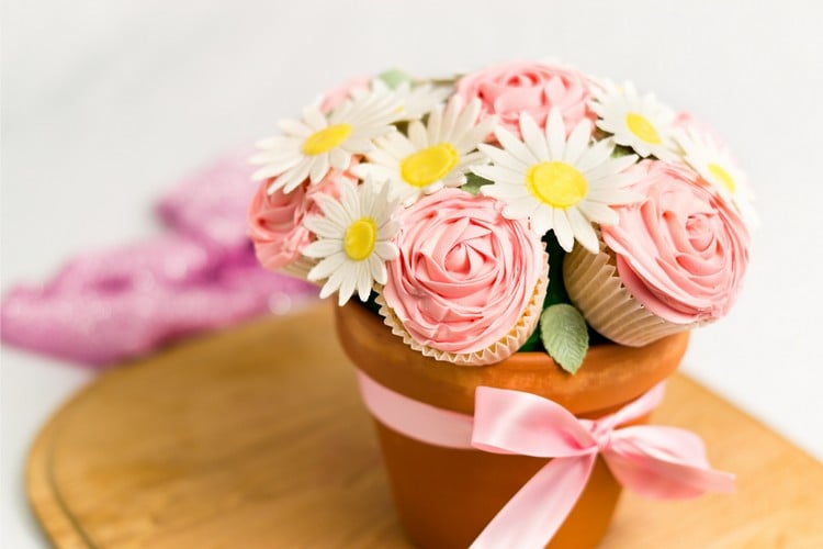 Cupcakes Blumenstrauß selber machen Anleitung Muttertagsgeschenk Idee