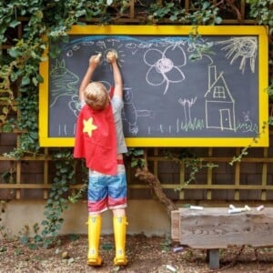 Kreidetafel für Kinder im Garten