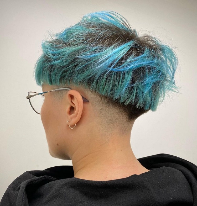 Haare blau färben Frisurentrends Frühling Pilzkopf Frisur