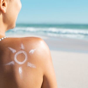 Krebserregender Wirkstoff in Sonnenschutzmitteln und Anti-Aging-Cremes