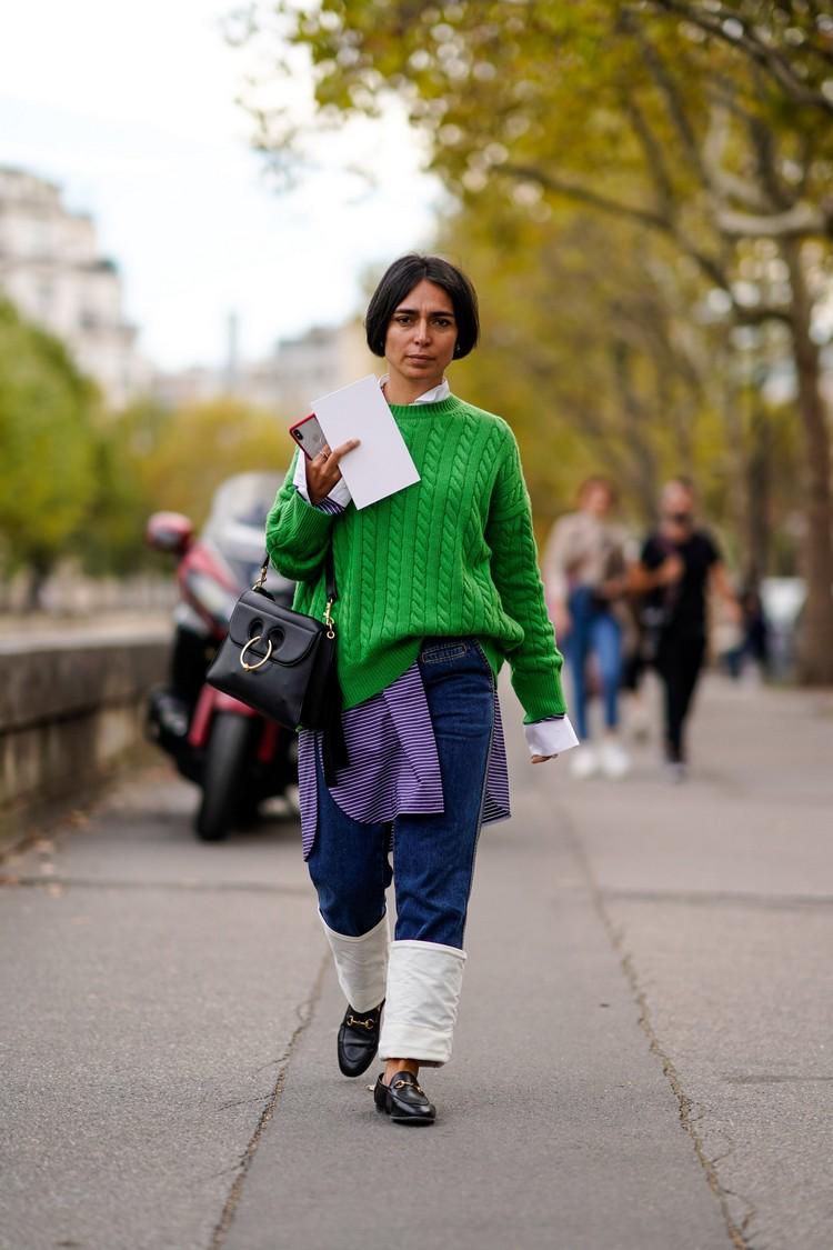 Longbluse mit Pullover kombinieren Jeans Trends Frühling 2021