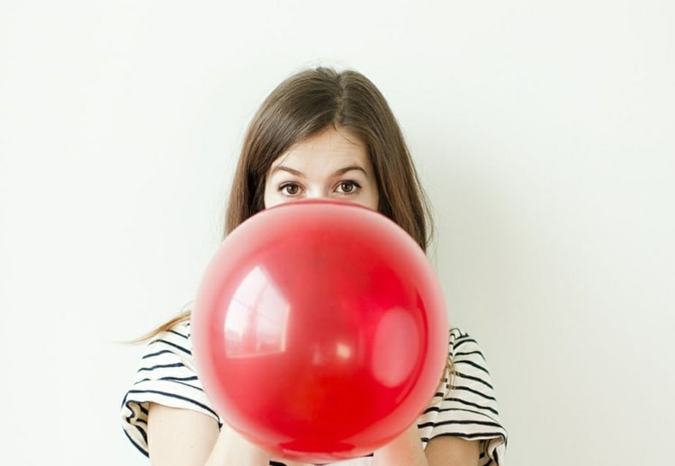 Lungenfunktion verbessern durch das Aufblasen von Luftballons