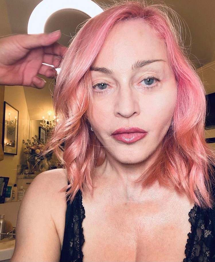 Madonna Frisuren rosa Haare Stufenschnitt Frisuren ab 50 lange Haare