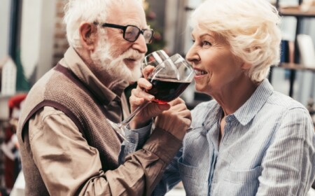 Mit Wein kann man Grauen Star OP vorbeugen