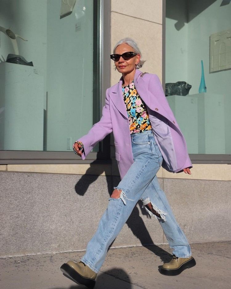 Mom Jeans kombinieren coole Outfits für Frauen über 50