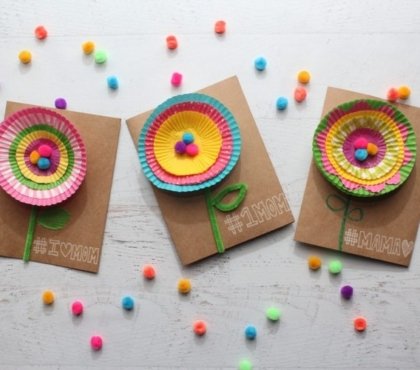 Muttertagskarten basteln mit Kindern Idee mit Muffinförmchen und Pompons