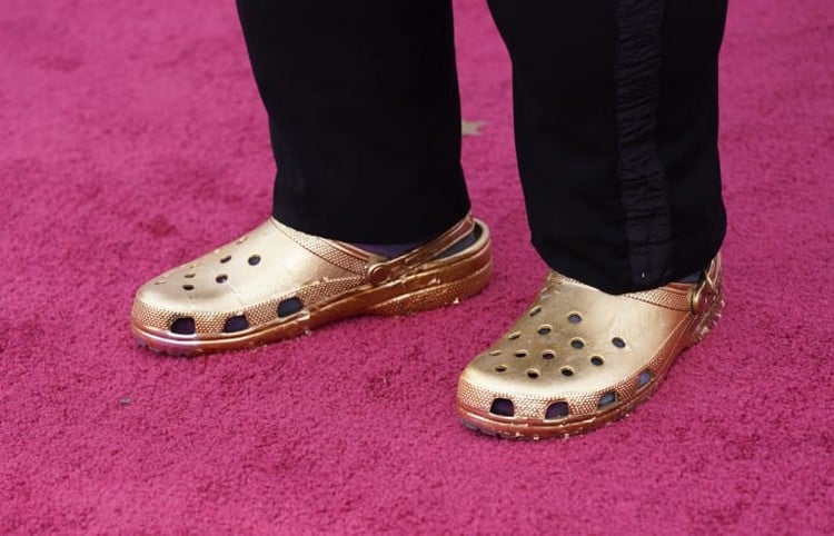 Oscars 2021 Schuhe Trends goldene Crocks