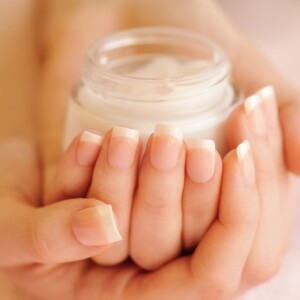 Produkte gegen gelbe Nägel durch Nagellack Nagelpflege Tipps für Zuhause