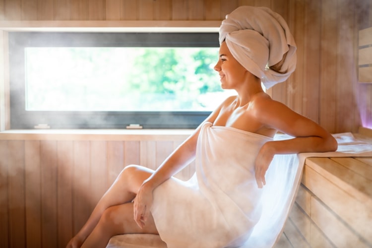 Sauna und Inhalationen sind von Vorteil, bei Fieber jedoch zu vermeiden