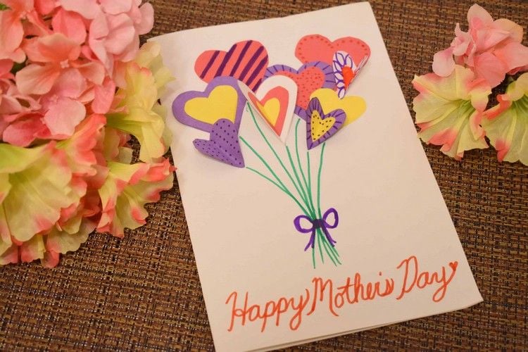 Schöne Karte mit Herzen-Strauß zum Muttertag