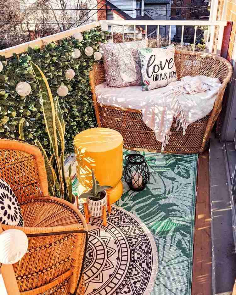 Sichtschutz aus Kunststoff Pflanzen für Boho Style Balkon im Dschungel Look