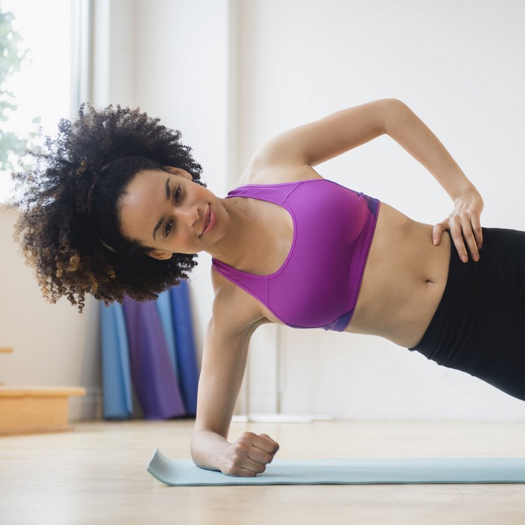 Side Plank Übung und Varianten für starke Mitte