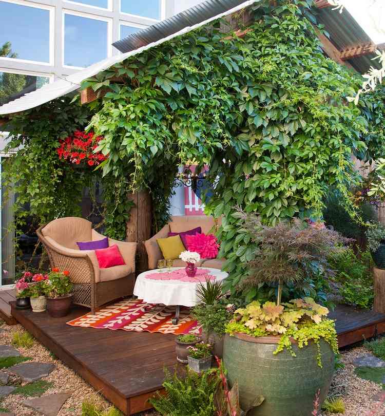 Terrasse mediterran bepflanzen Sichtschutz für Garten im Toskana Stil