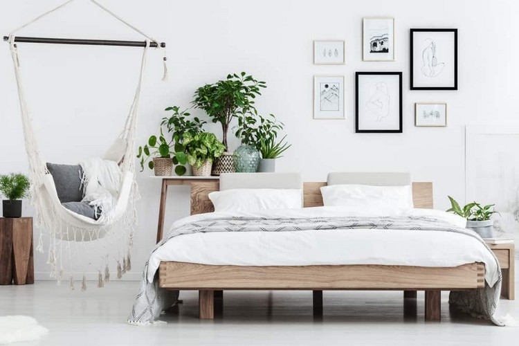 Zimmerpflanzen und Naturmaterialien harmonieren im Schlafzimmer