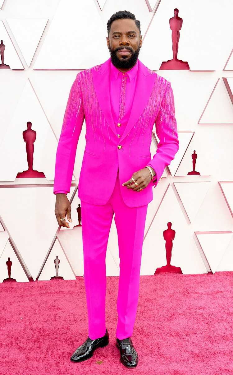 Pinker Anzug mit Pailletten für Oscars 2021 Preisverleihung