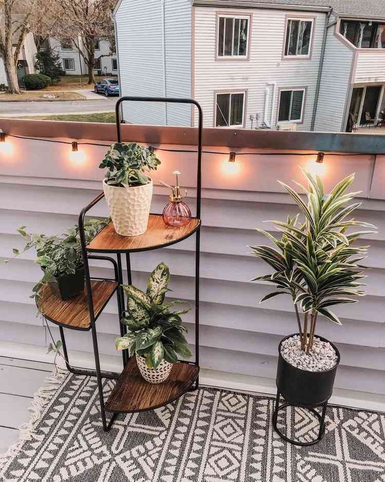 pflanzen boho style balkon auf pflanzenständer