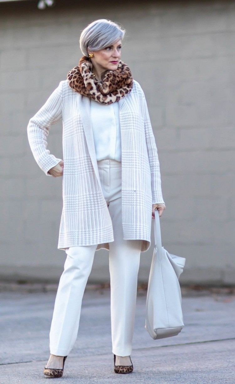 weiße Jeans kombinieren Capsule Wardrobe Frauen über 50