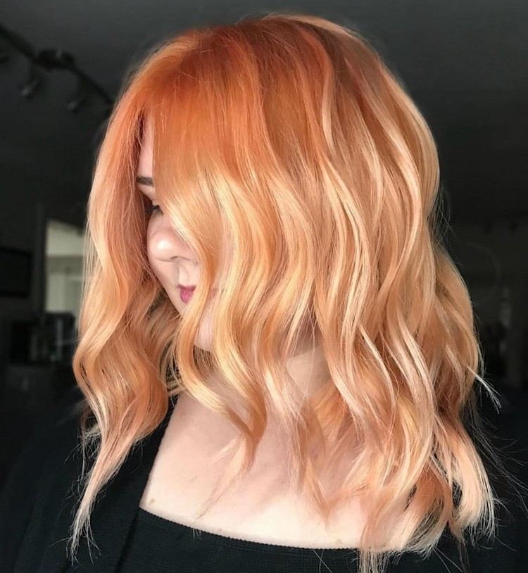 Blonttöne 2021 lange Haare Erdbeerblond Haarfarbe Trend