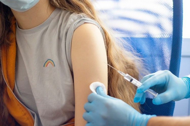 Covid-19 Impfung kann Ansteckungsrate reduzieren