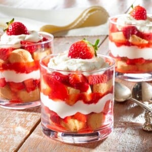 Erdbeer Tiramisu im Glas Rezept schnelle Desserts ohne Backen
