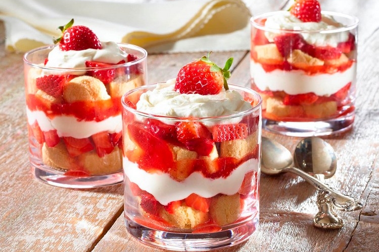Erdbeer Tiramisu im Glas Rezept schnelle Desserts ohne Backen