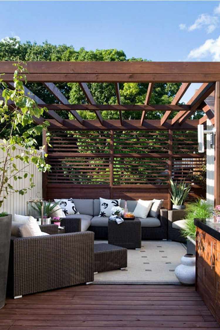 Gemütliche Terrasse mit Lounge gestalten Beispiel