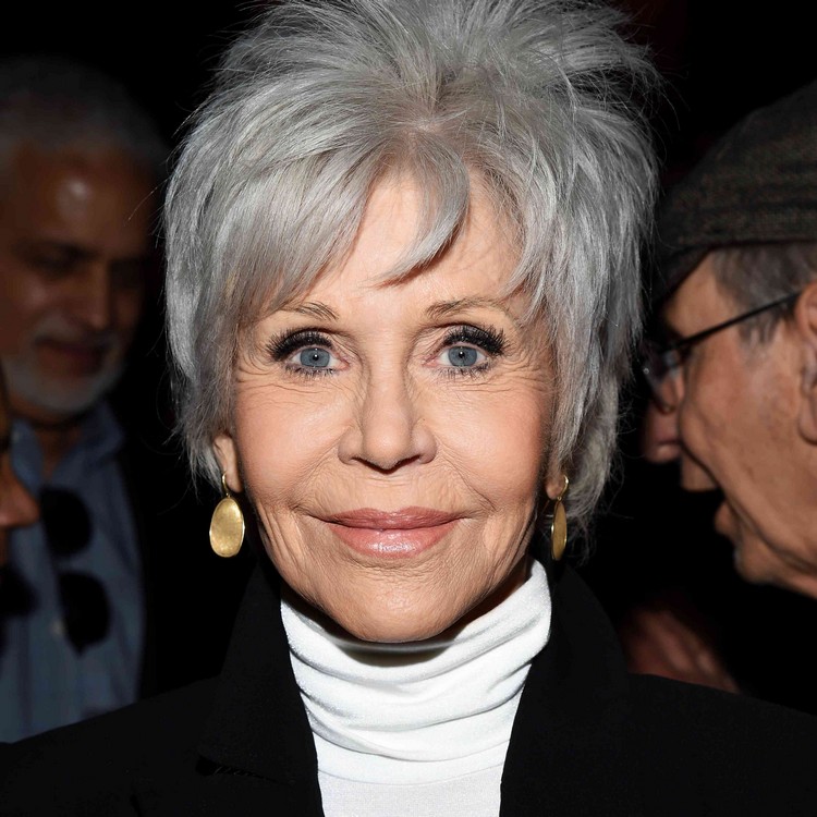 Jane Fonda Pixie Cut 2020 Promis mit grauen Haaren