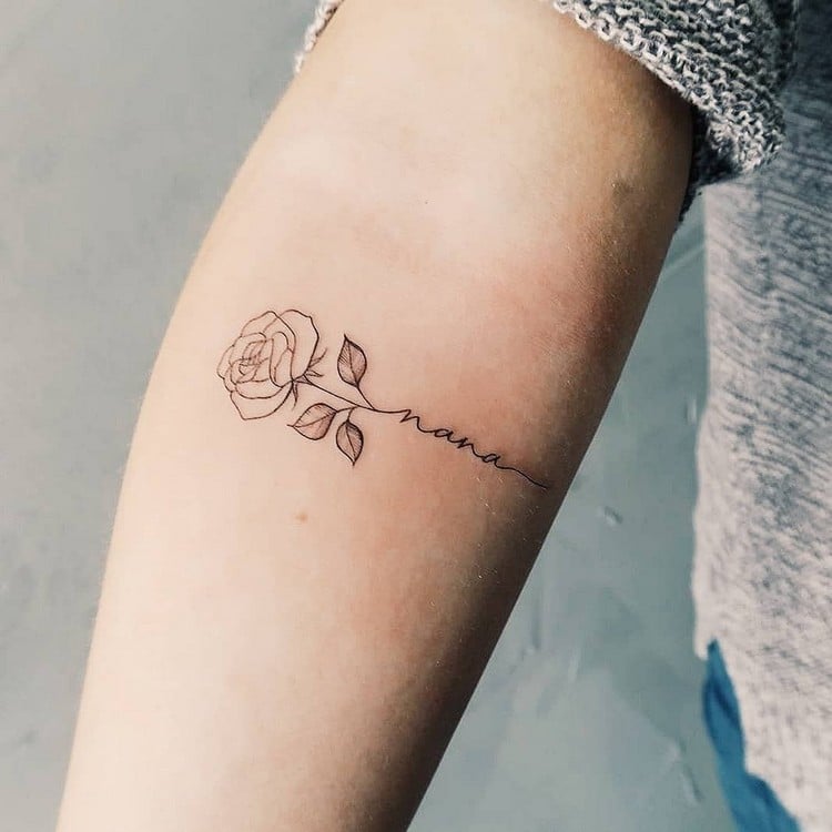 Rose Tattoodesign für Frauen Finelihe Tattoo Ideen Oberarm