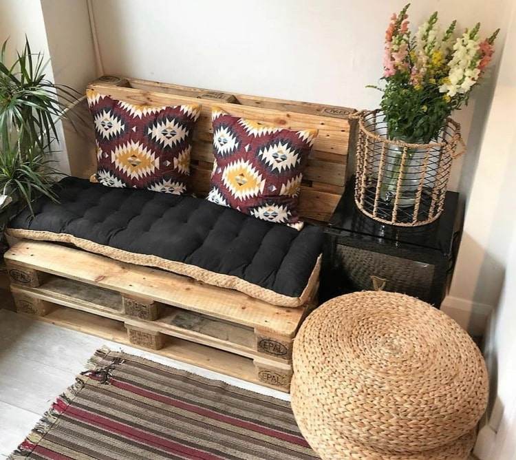 Simple Palettenmöbel für den Balkon - Stapeln für ein Sofa