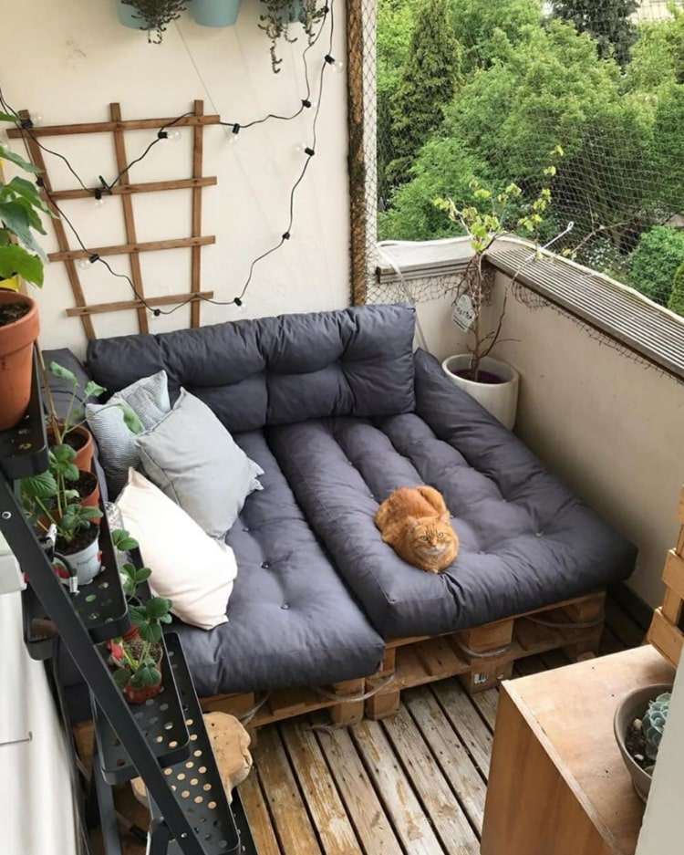 Tagesbetten als Palettenmöbel für den Balkon zum Entspannen im Freien
