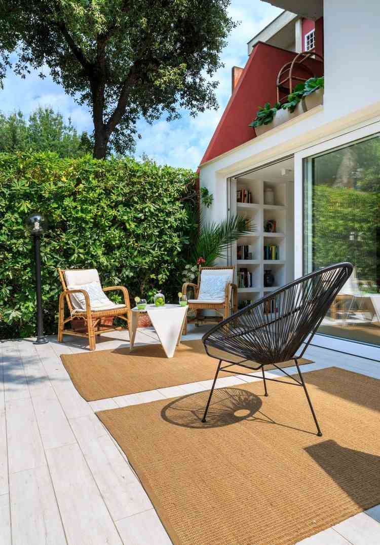 Terrassengestaltung Ideen modern und gemütlich mit Outdoor Teppich