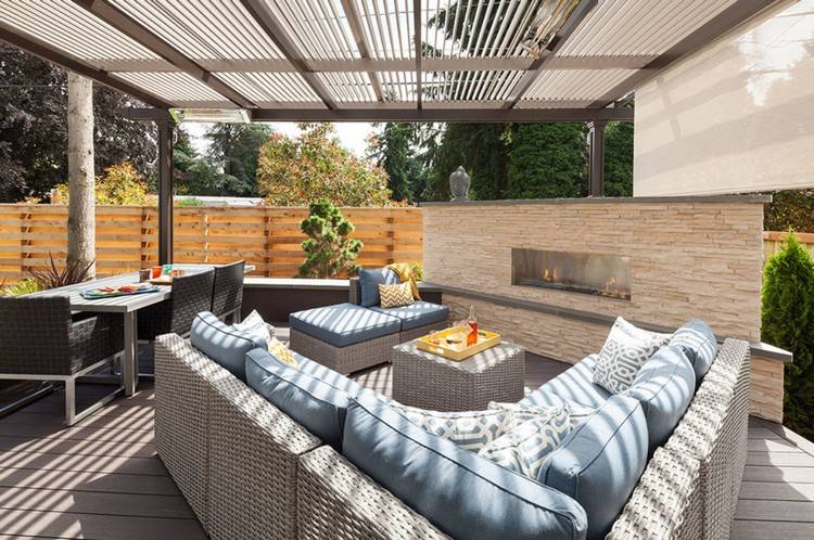 Terrassengestaltung modern und gemütlich mit Lounge und Essbereich