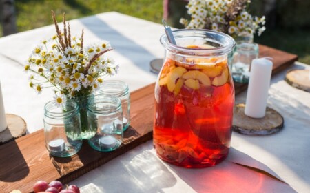 Windlichter basteln aus alten Marmeladengläsern