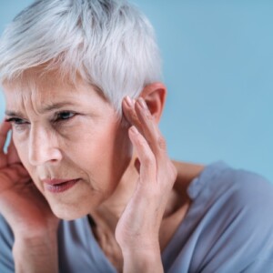 geringe knochendichte könnte bei altersbedingtem hörverlust und tinnitus eine negative rolle spielen