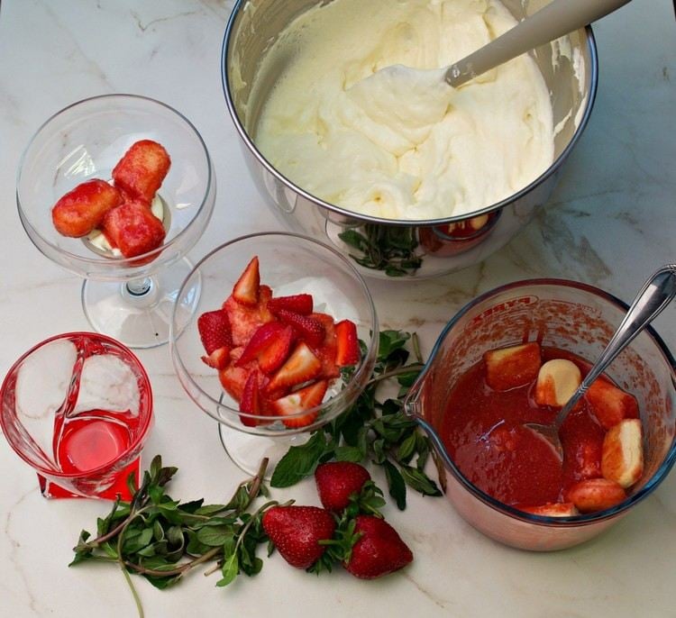 kalorienarme Desserts Rezepte Erdbeer Tiramisu im Glas