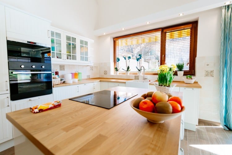 moderne Kücheneinrichtung Küche Arbeitsplatte aus Holz Vorteile