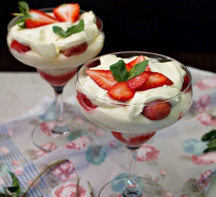 schnelle Sommerdesserts Rezepte Erdbeer Tiramisu im Glas Low Carb