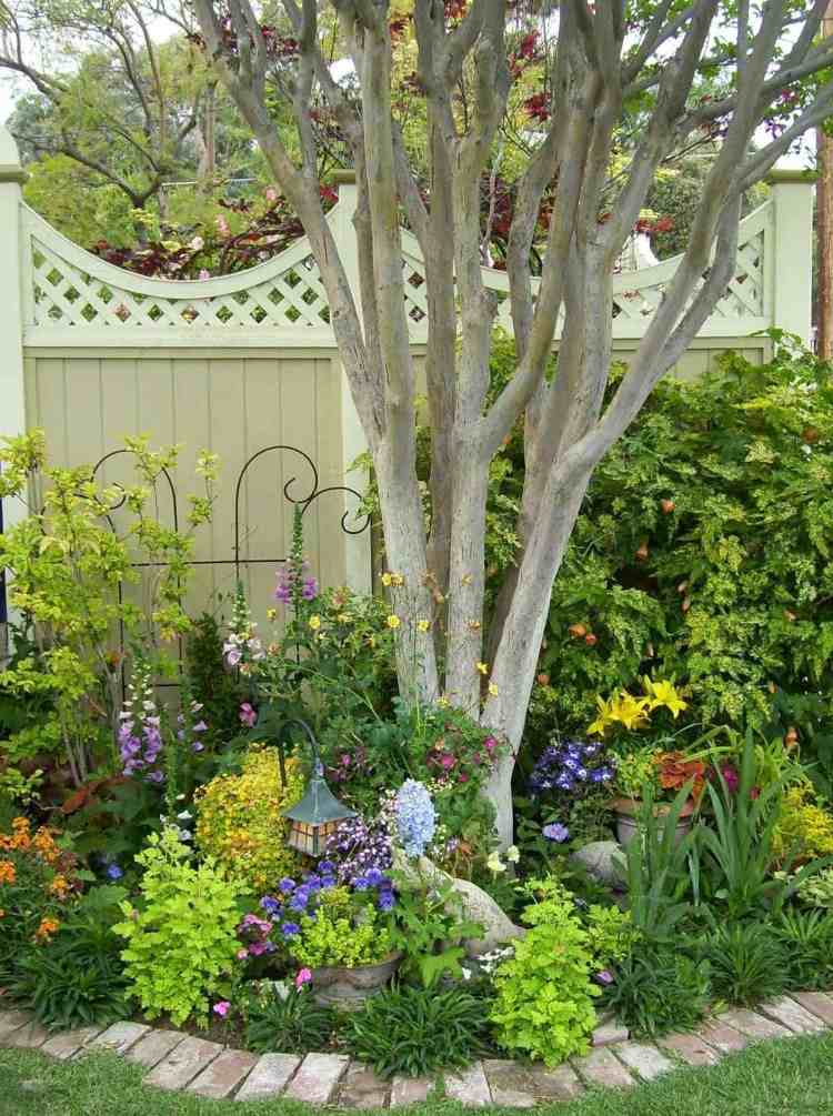 Beet unter Baum anlegen Tipps für Pflanzen und Blumen
