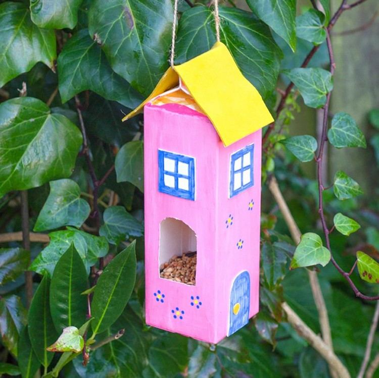 DIY Vogelfutterhaus aus Milchtüte einfache Bastelidee